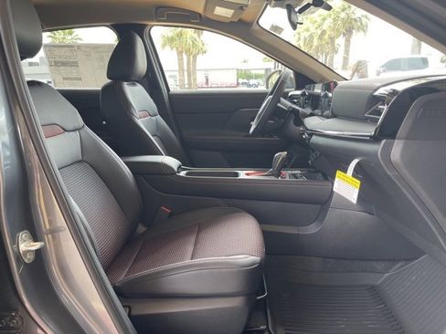 New 2025 Nissan Kicks SR image 18