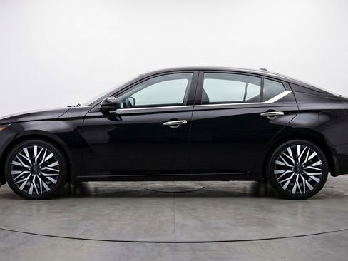 Used 2025 Nissan Altima 2.5 SV FWD image 5