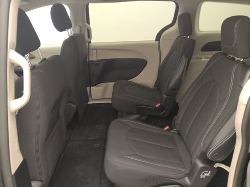 Used 2023 Chrysler Voyager LX FWD image 18