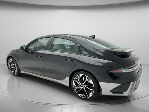Used 2024 Hyundai Ioniq 6 SEL AWD/4WD image 4