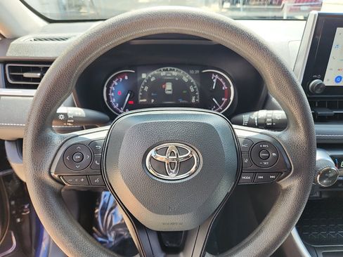 Used 2025 Toyota RAV4 XLE FWD image 19