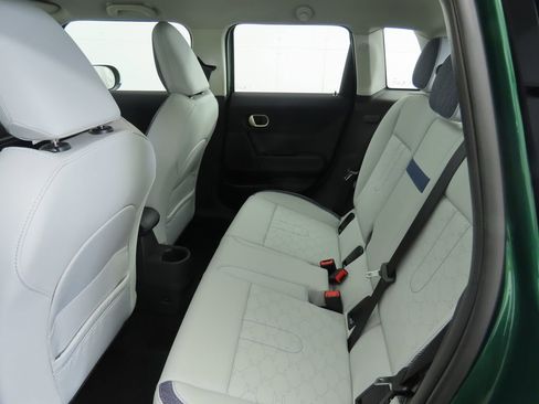 Used 2025 MINI Cooper 4-Door Hardtop image 24