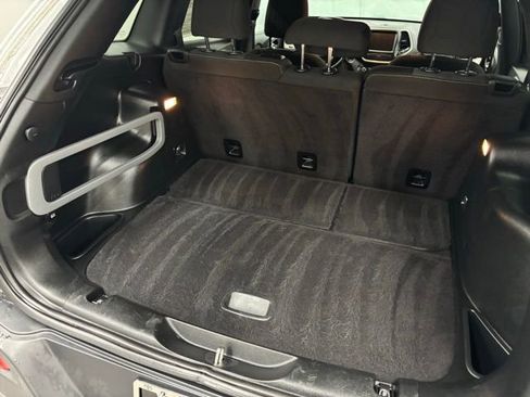 Used 2017 Jeep Cherokee Latitude FWD image 8