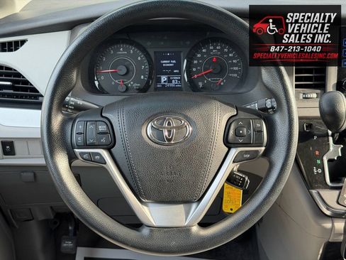 Used 2016 Toyota Sienna LE FWD image 34
