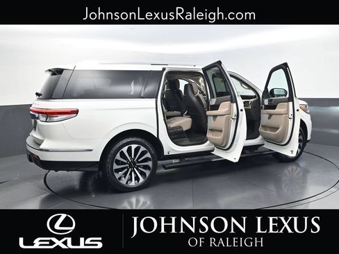 Used 2023 Lincoln Navigator L Reserve AWD/4WD image 33