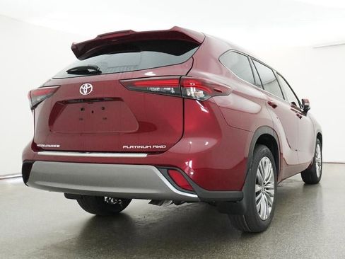 New 2026 Toyota Highlander Platinum image 24