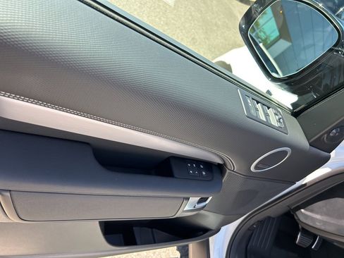 New 2025 Land Rover Discovery Dynamic SE image 11