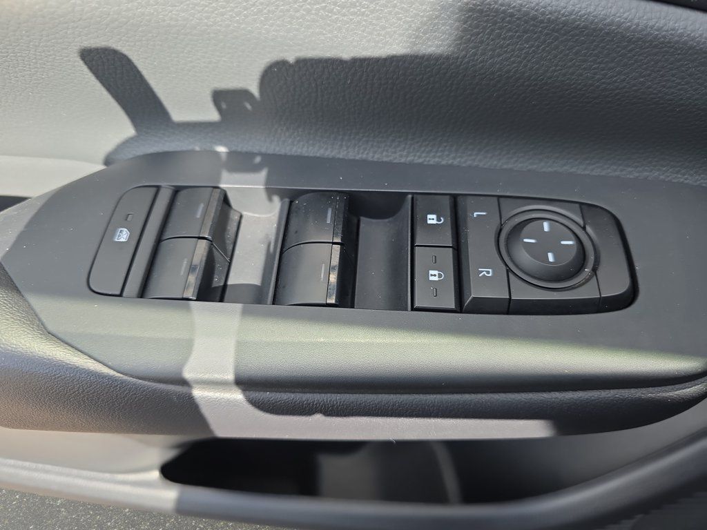 Used 2024 Toyota Prius LE AWD/4WD image 29