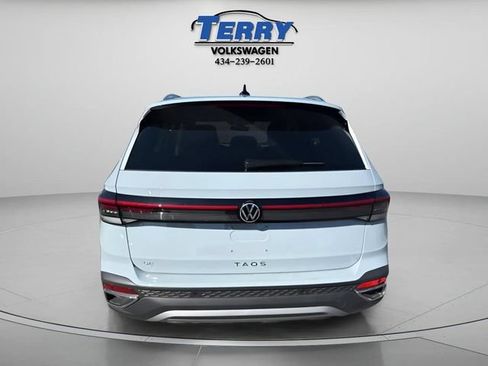 New 2026 Volkswagen Taos SE FWD image 4