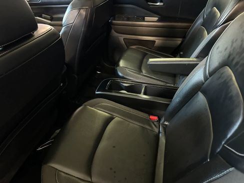 Used 2024 Nissan Pathfinder SL w/ SL Premium Package FWD image 5
