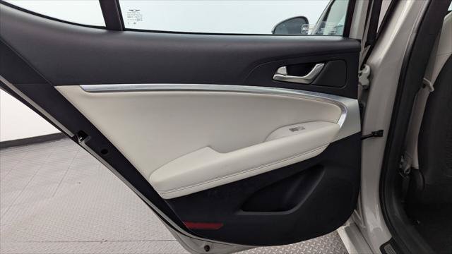 Used 2025 Genesis G70 2.5T RWD image 16