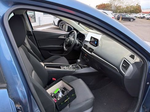 Used 2017 MAZDA MAZDA3 Sport image 9