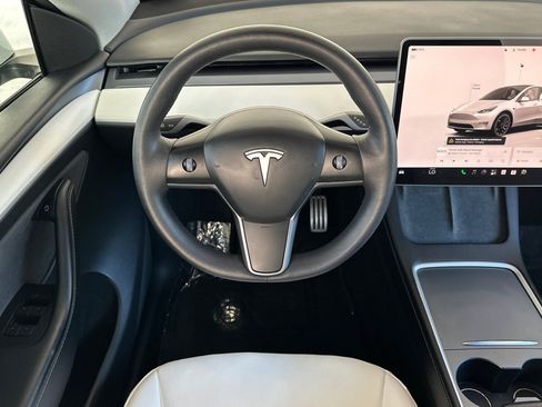 Used 2022 Tesla Model Y Performance AWD/4WD image 31