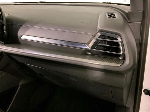 Used 2025 Chevrolet Traverse LT AWD/4WD image 16