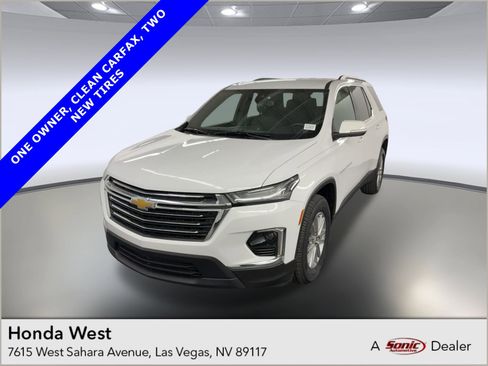 Used 2023 Chevrolet Traverse LT image 1