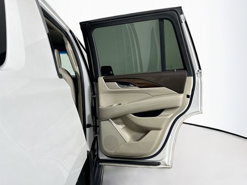 Used 2017 Cadillac Escalade Luxury image 33
