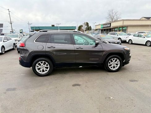 Used 2014 Jeep Cherokee Latitude w/ Cold Weather Group AWD/4WD image 4