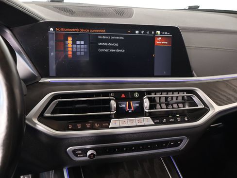 Used 2022 BMW X7 xDrive40i w/ M Sport Package AWD/4WD image 5
