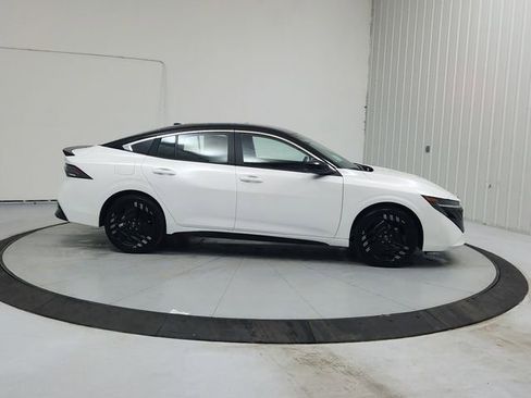 New 2026 Nissan Sentra SR w/ Floor Mat Package image 8