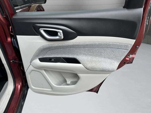 Used 2022 Jeep Compass Latitude image 21