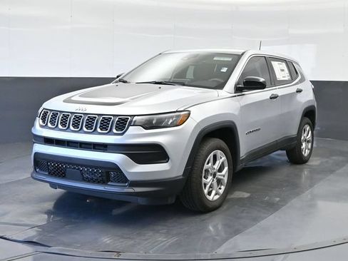 Used 2025 Jeep Compass Sport w/ Mopar Graphics Package AWD/4WD image 33