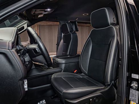 Used 2024 GMC Yukon XL SLT w/ SLT Luxury Package image 20