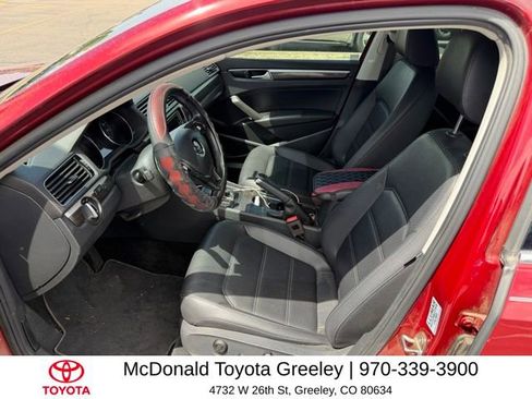 Used 2018 Volkswagen Passat 2.0T SE FWD image 5