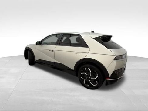 Used 2023 Hyundai Ioniq 5 SEL image 2