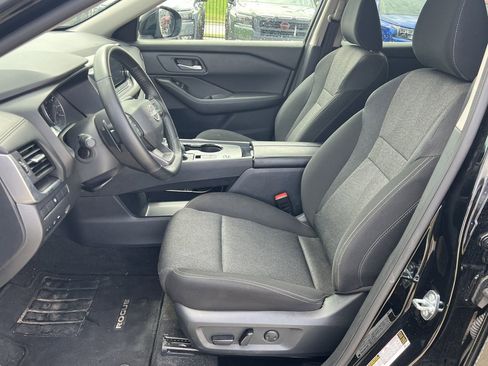 Used 2025 Nissan Rogue SV FWD image 8
