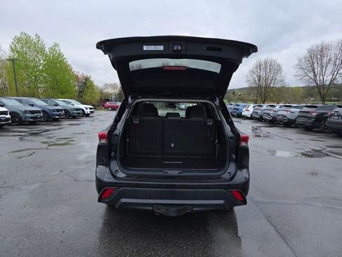 Used 2021 Toyota Highlander XLE AWD/4WD image 10