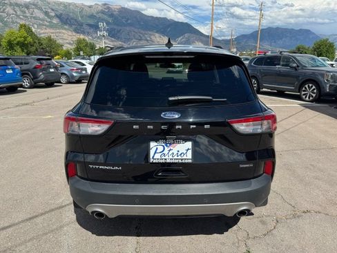 Used 2022 Ford Escape Titanium w/ Titanium Elite Package AWD/4WD image 4