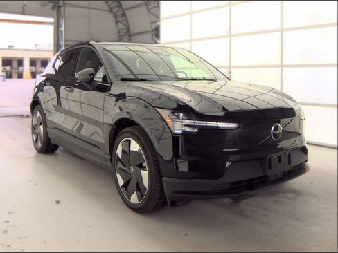Used 2025 Volvo EX30 Plus w/ Climate Package AWD/4WD image 5