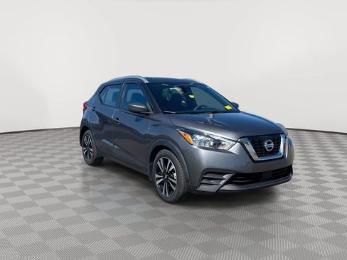 Used 2020 Nissan Kicks SV FWD image 2
