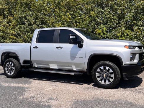 Used 2022 Chevrolet Silverado 2500 Custom w/ Custom Value Package image 10