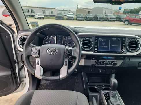 Used 2022 Toyota Tacoma SR5 RWD image 21
