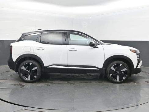 New 2026 Nissan Kicks SR w/ SR Premium Package image 8