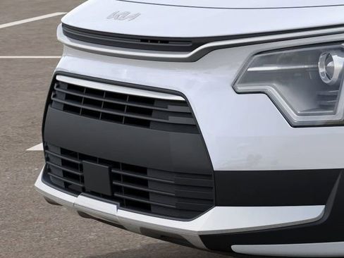 Used 2025 Kia Niro EX image 13