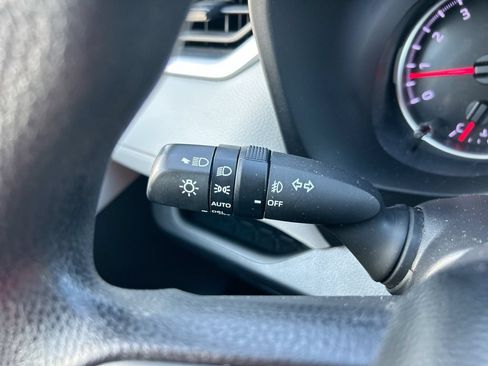 Used 2021 Toyota RAV4 XLE w/ Convenience Package FWD image 21