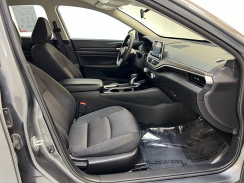 Used 2024 Nissan Altima 2.5 SV FWD image 33
