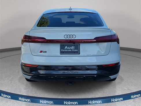 Used 2024 Audi Q8 e-tron Premium Plus image 7