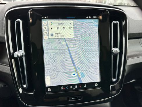 Used 2023 Volvo C40 P8 Recharge Ultimate image 21