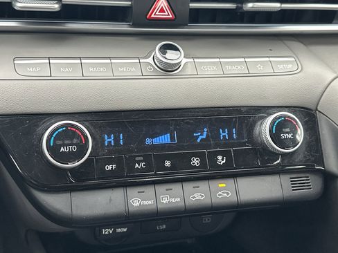 Used 2024 Hyundai Elantra SEL image 20