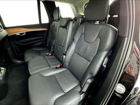 Used 2023 Volvo XC90 B6 Plus image 33