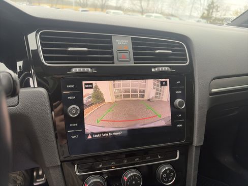 Used 2018 Volkswagen GTI S FWD image 32