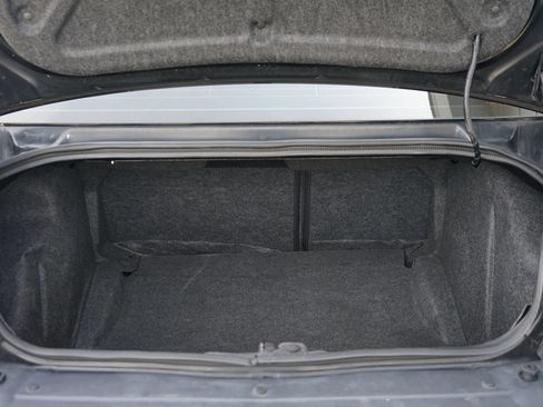 Used 2015 Dodge Challenger SRT image 34