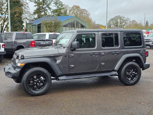 Used 2022 Jeep Wrangler Unlimited Sport image 28