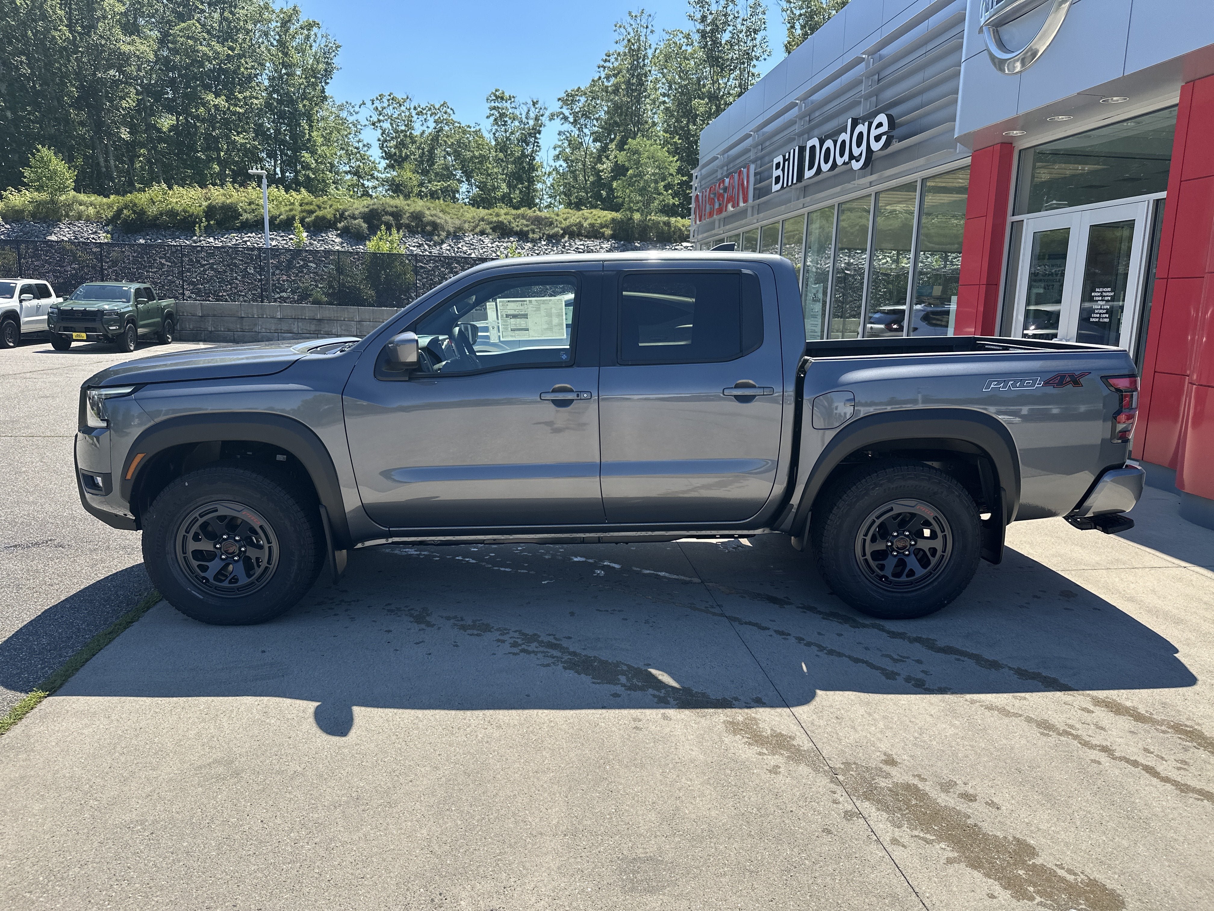 New 2026 Nissan Frontier PRO-4X w/ Tow Package AWD/4WD image 2