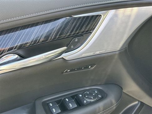 Used 2025 Cadillac XT6 Premium Luxury image 23