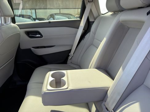 Used 2025 Nissan Rogue SL w/ Tech Package FWD image 29