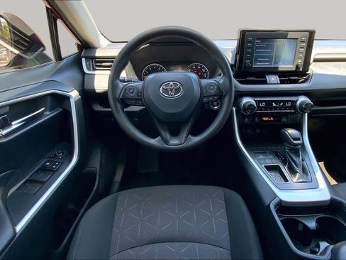 Used 2019 Toyota RAV4 XLE w/ Convenience Package FWD image 5
